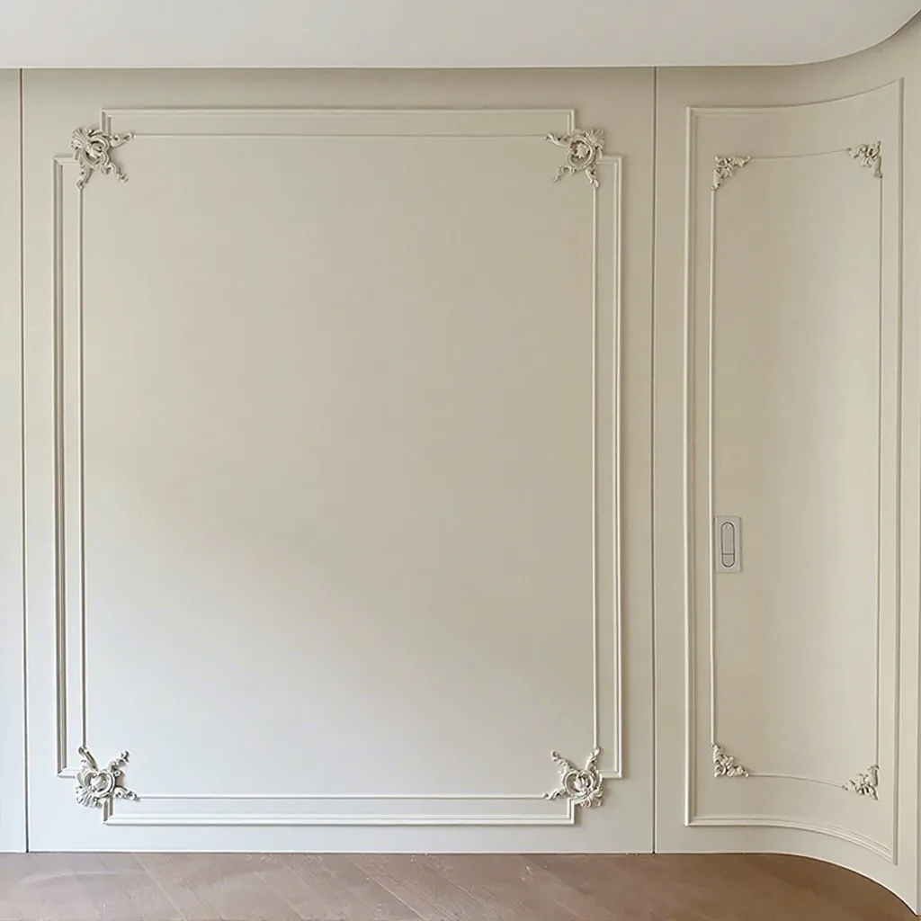 Curved wall panel and moulding transition used as a design reference